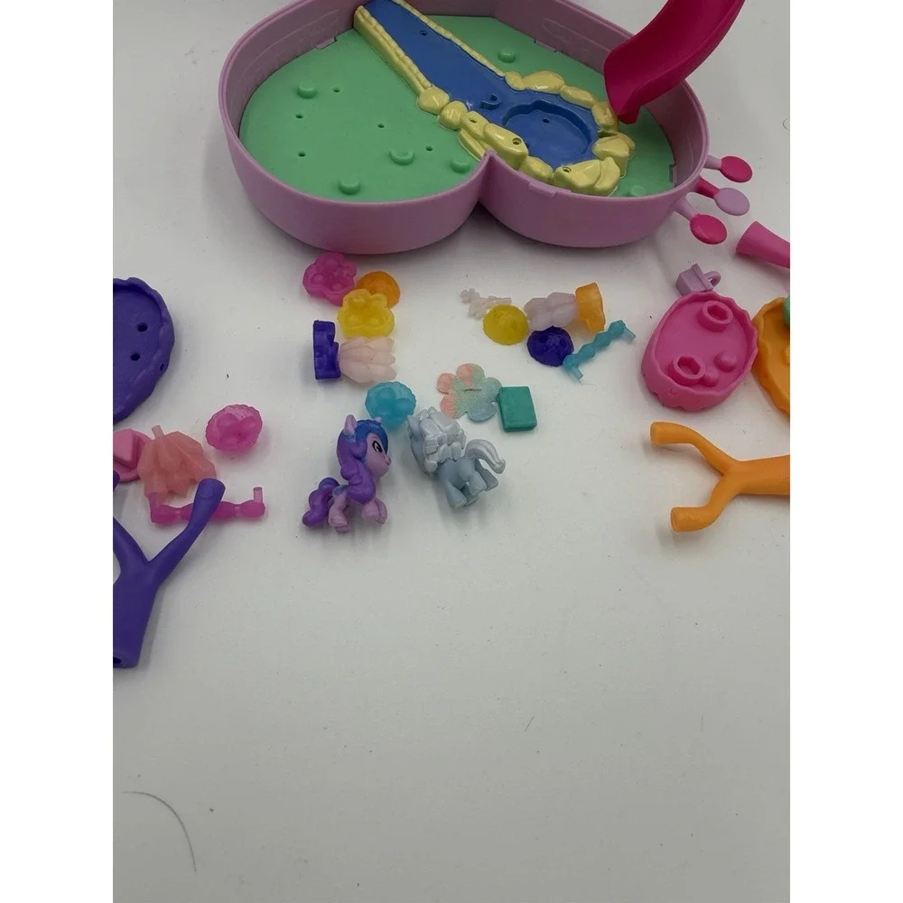 My Little Pony Mini World Magic Heart Carry Case Playset w/ 2 Pony‎ Figures &